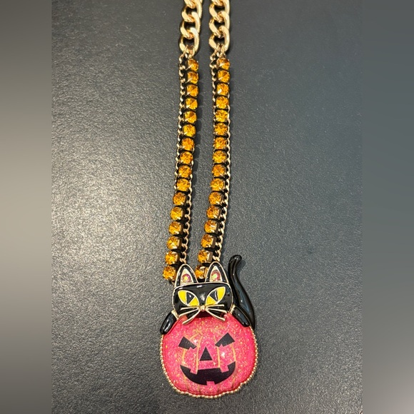 NWT Betsey Johnson Black Cat Pink Pumpkin Necklace Halloween - Picture 3 of 7